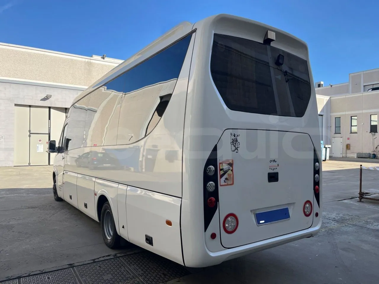 Mercedes-Benz Sprinter   906BA50 - Euro6 - 140kW - 7.700mt - 3/4 left rear side