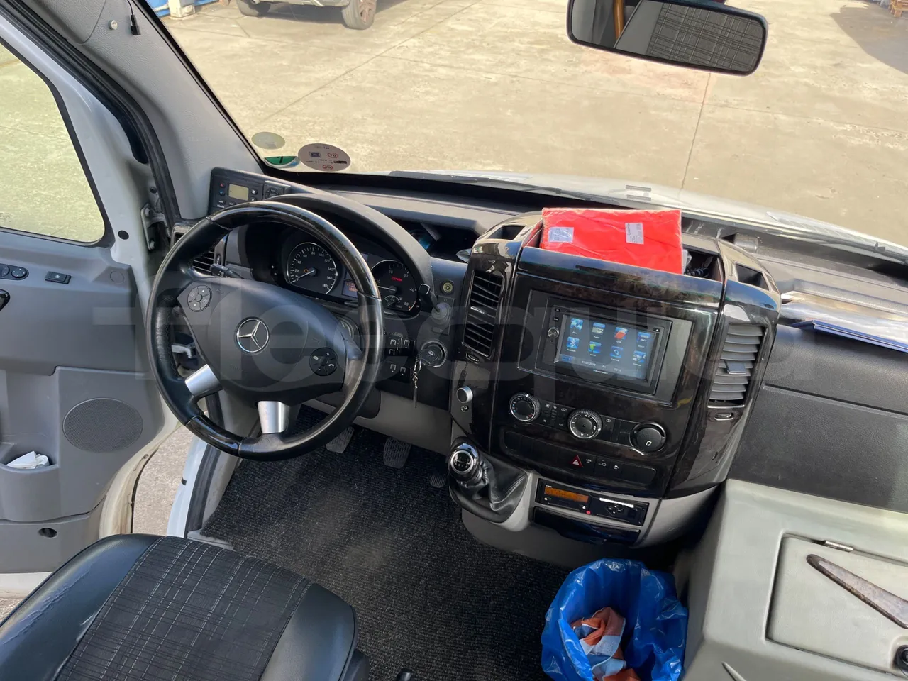 Mercedes-Benz Sprinter   906BA50 - Euro6 - 140kW - 7.700mt - buttons panels on