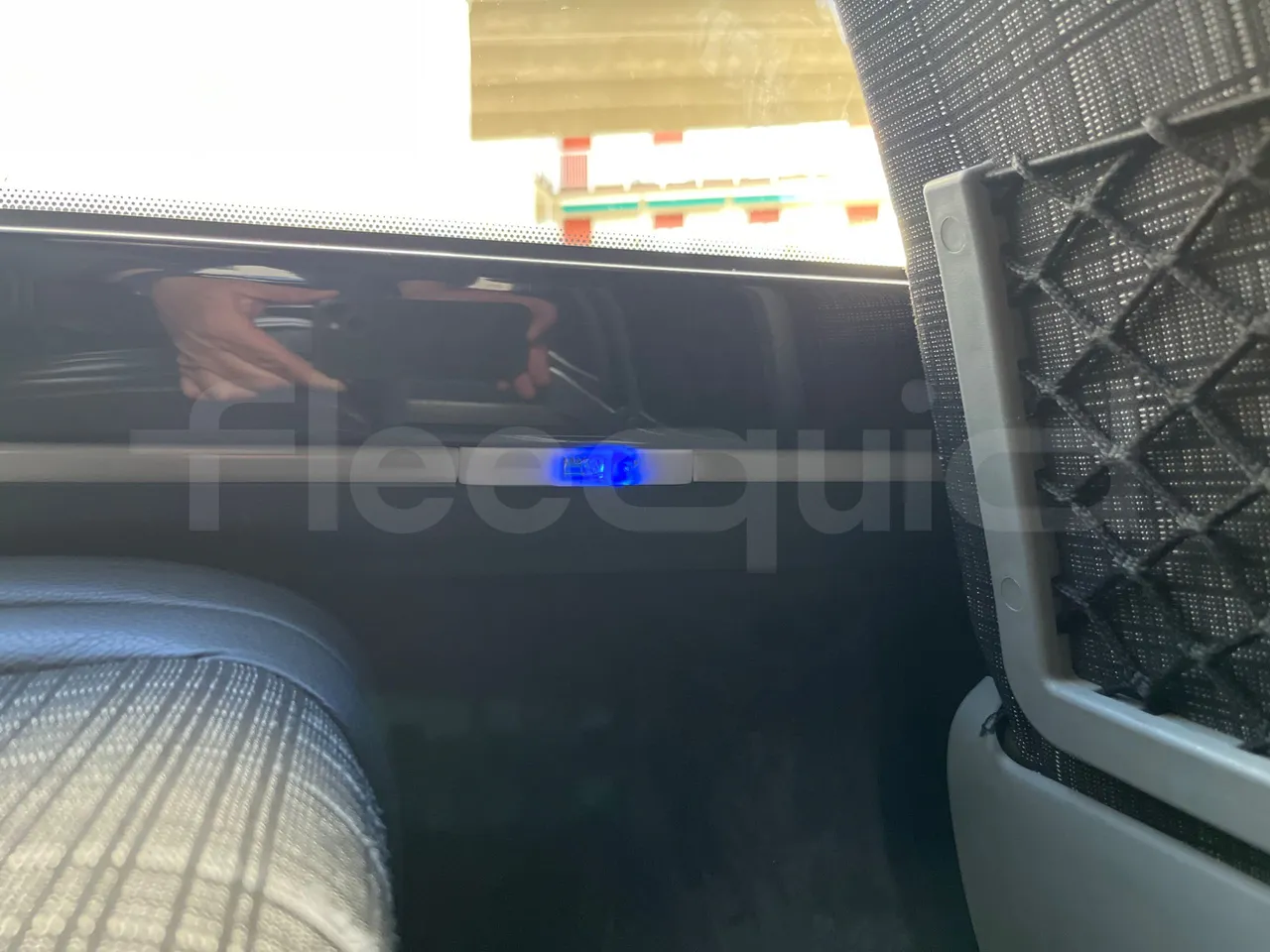 Mercedes-Benz Sprinter   906BA50 - Euro6 - 140kW - 7.700mt - usb charging detail