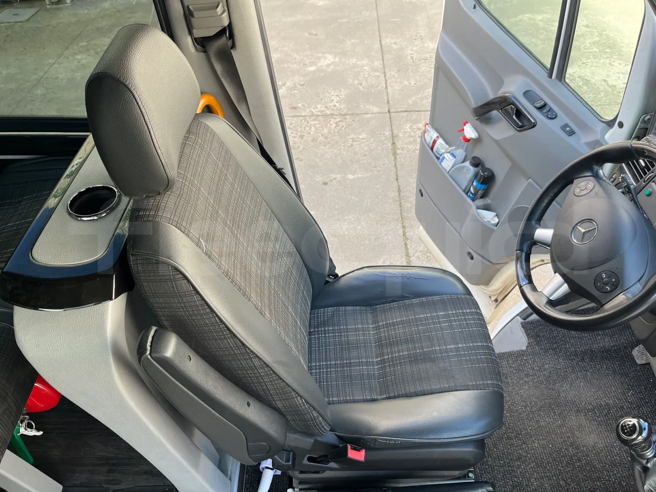 Mercedes-Benz Sprinter   906BA50 - Euro6 - 140kW - 7.700mt - driver's seat photo