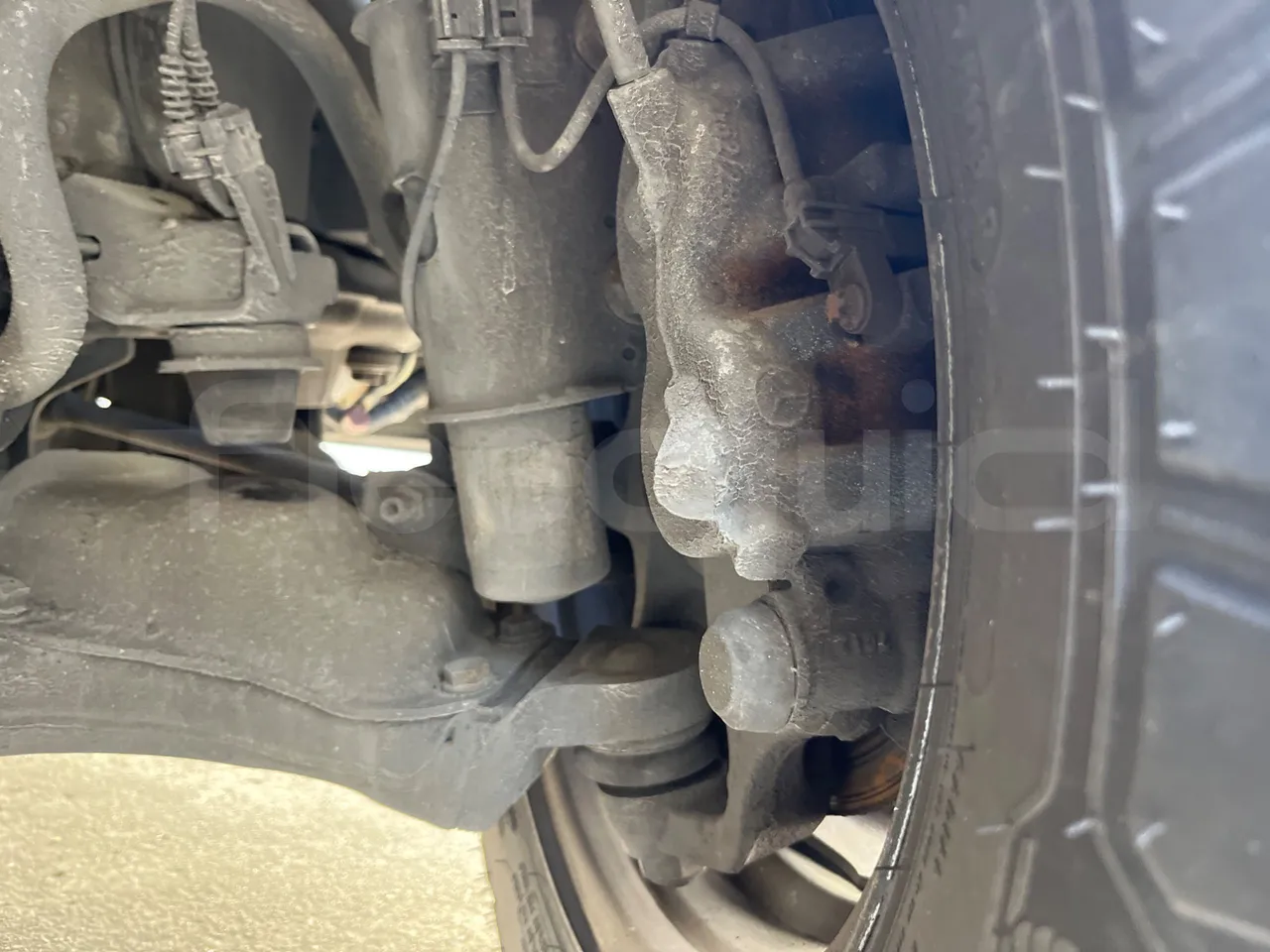 Mercedes-Benz Sprinter   906BA50 - Euro6 - 140kW - 7.700mt - front brake calipers right