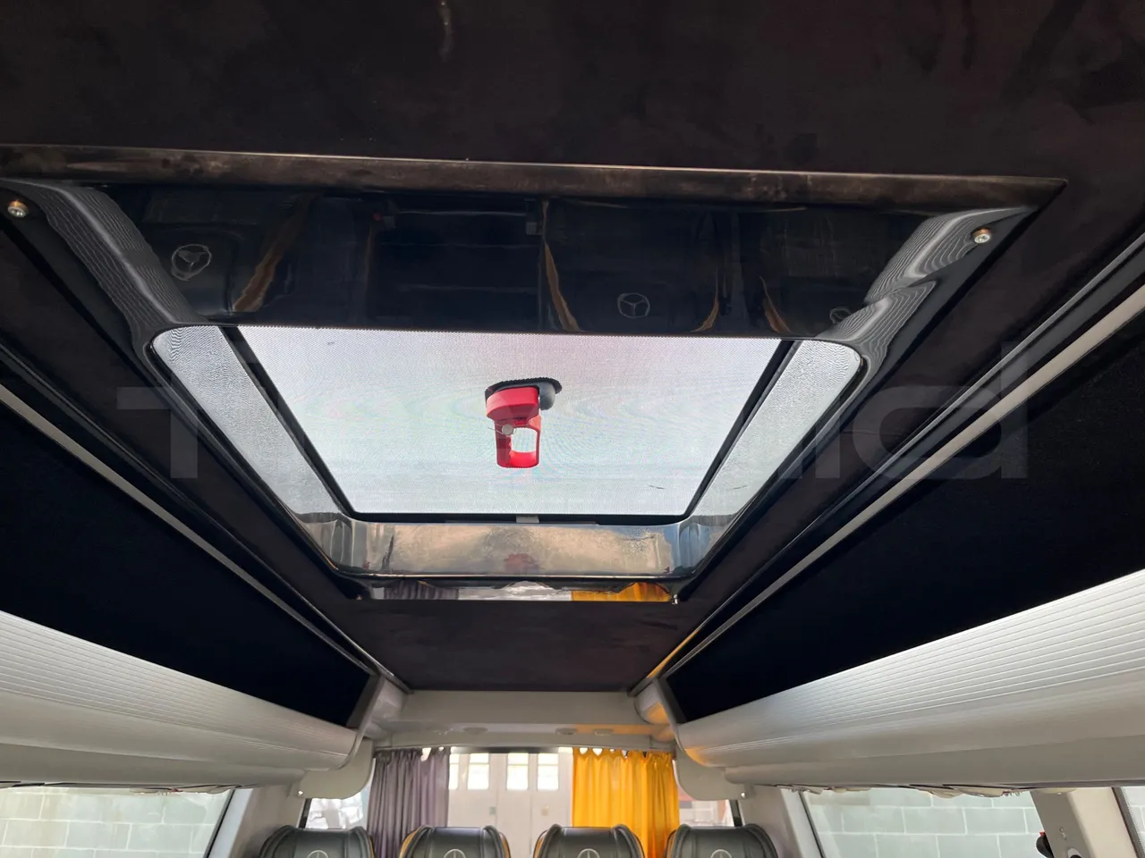 Mercedes-Benz Sprinter   906BA50 - Euro6 - 140kW - 7.700mt - roof hatch 1