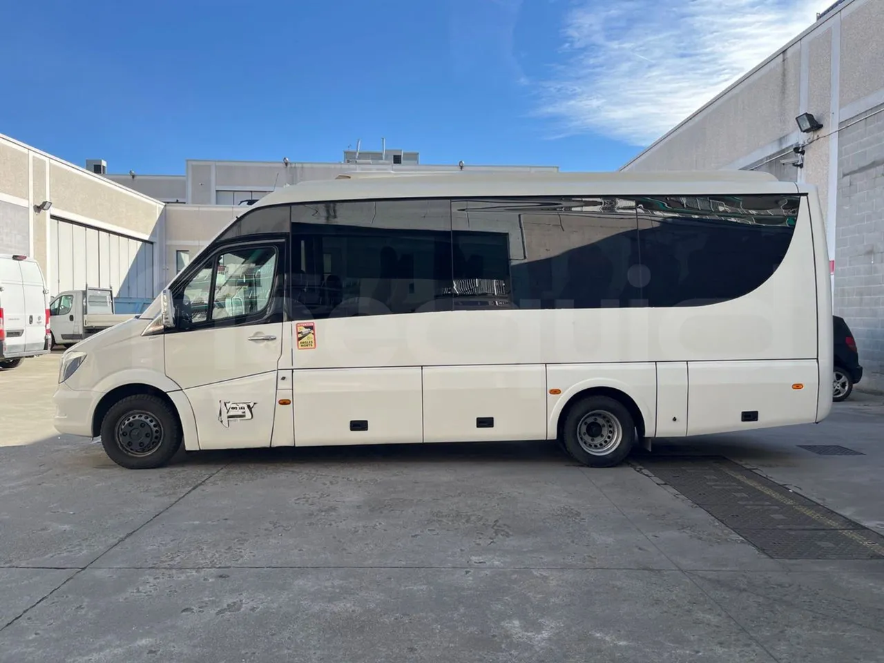 Mercedes-Benz Sprinter   906BA50 - Euro6 - 140kW - 7.700mt - left side photo