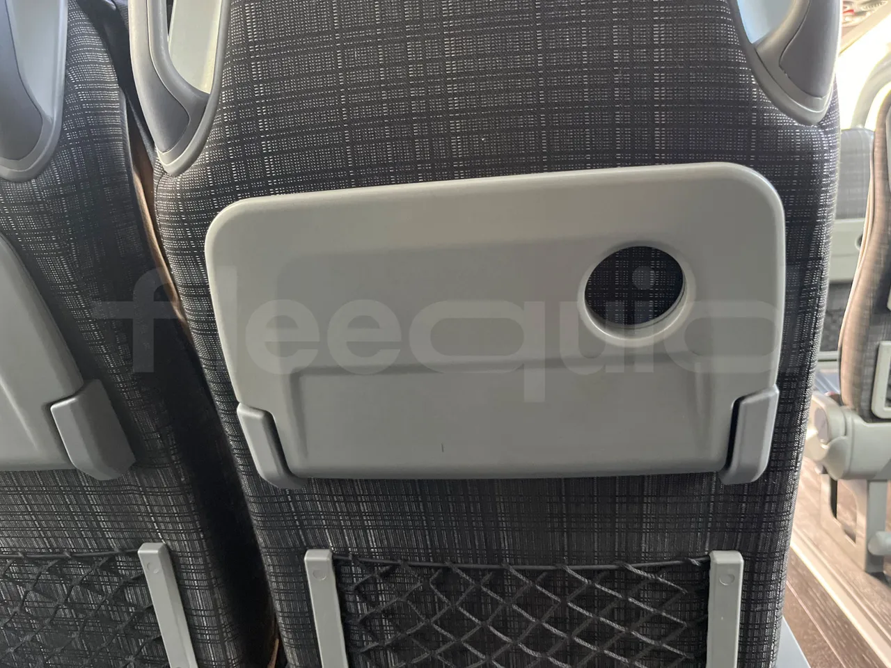 Mercedes-Benz Sprinter   906BA50 - Euro6 - 140kW - 7.700mt - table detail photo
