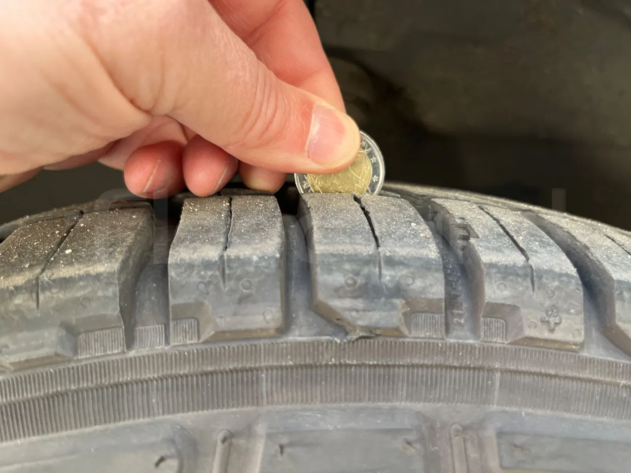 Mercedes-Benz Sprinter   906BA50 - Euro6 - 140kW - 7.700mt - rear left tire photo