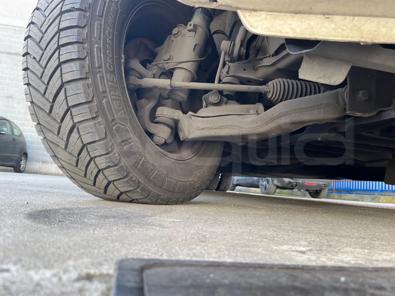 Mercedes-Benz Sprinter   906BA50 - Euro6 - 140kW - 7.700mt - front axle right side