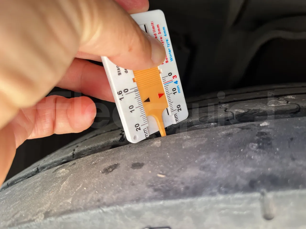 Neoplan Tourliner - First Axle Left Side: Tyre Thickness