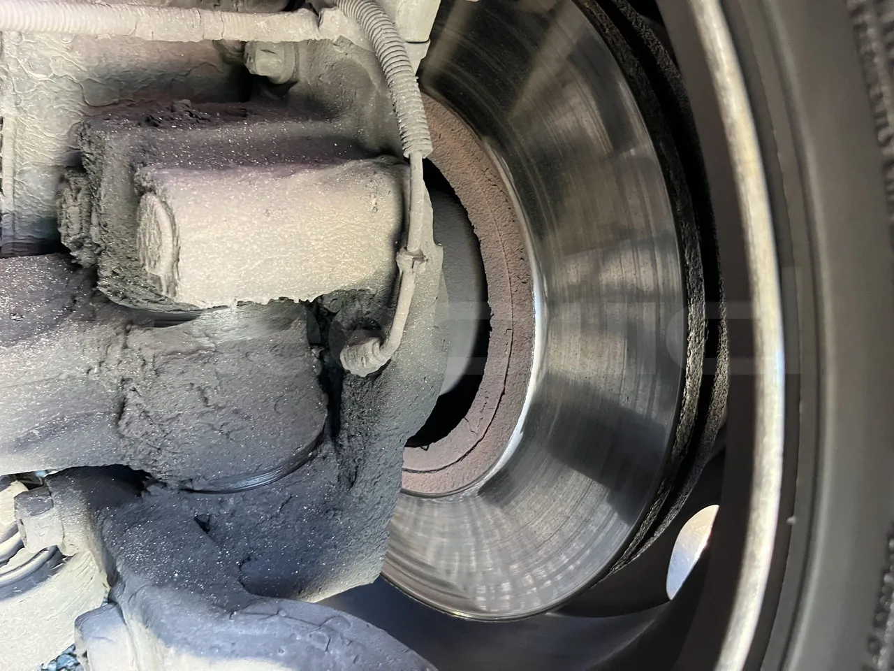 Neoplan Tourliner - First Axle Discs Left Side