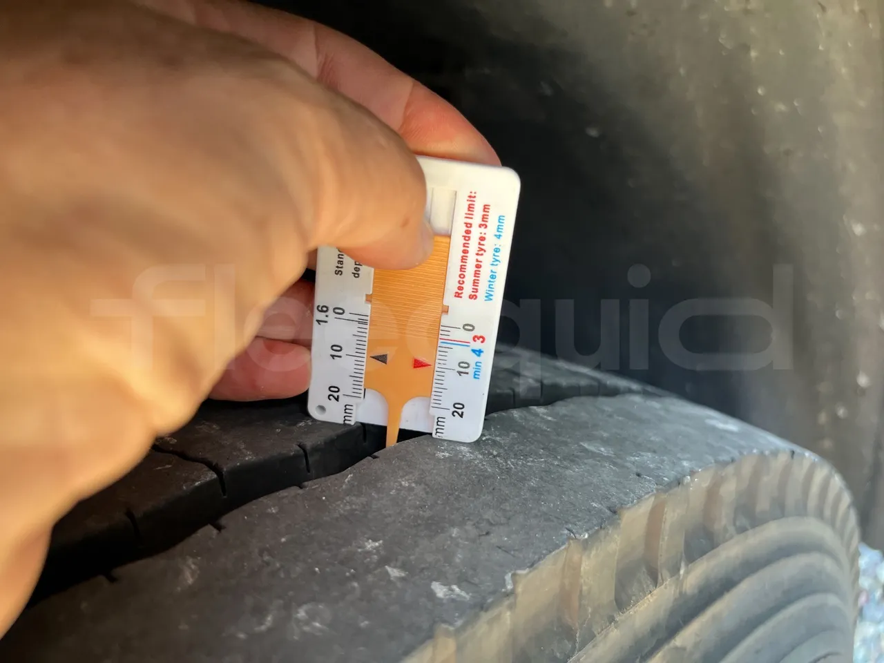 Neoplan Tourliner - Second Axle Left Side: Tyre Thickness