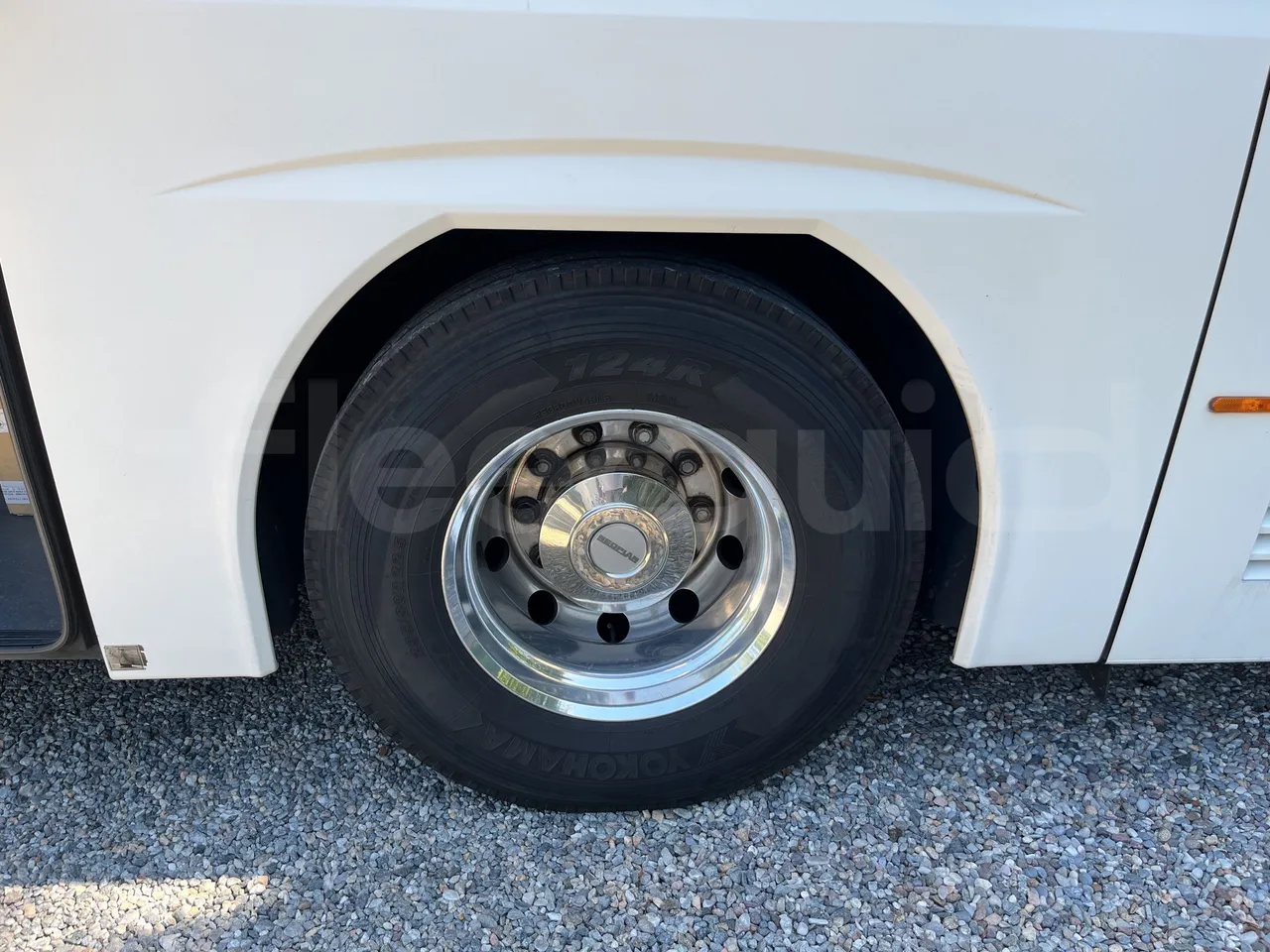 Neoplan Tourliner - Second Axle Left Side: Complete Wheel