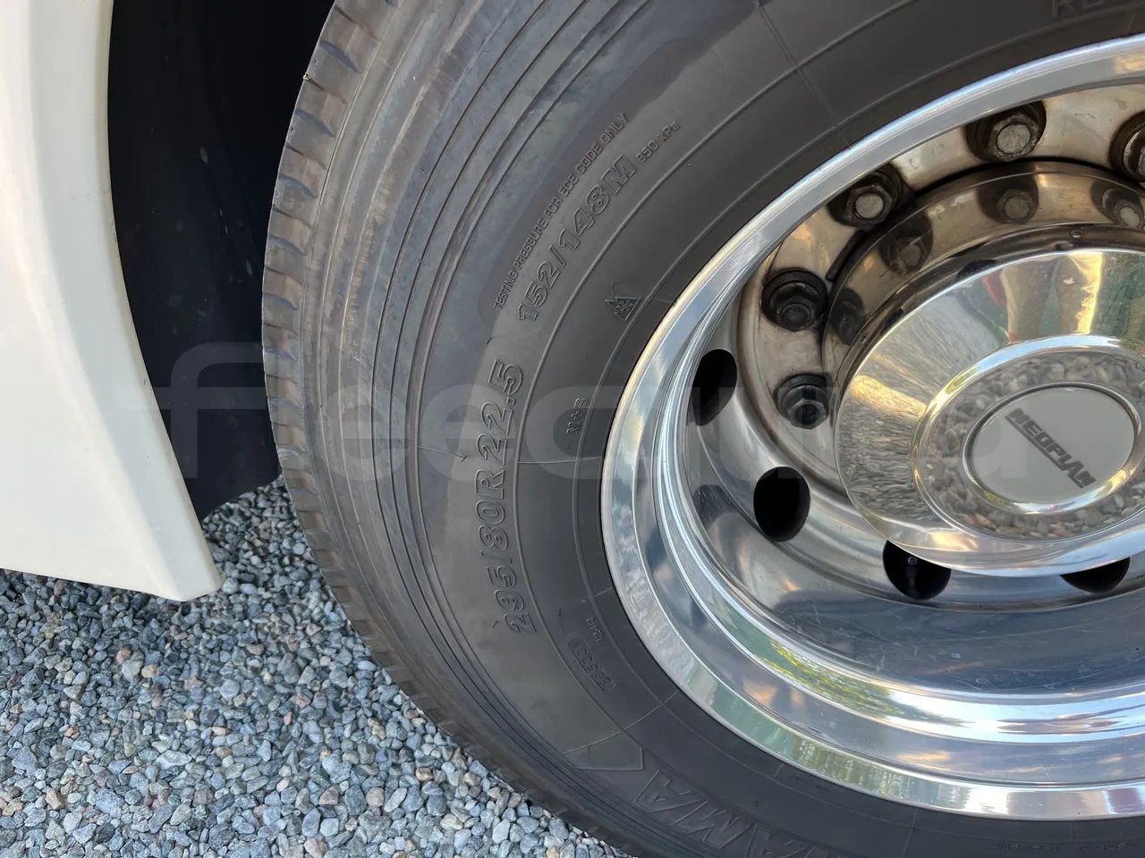 Neoplan Tourliner - Second Axle Left Side: Tyre Size