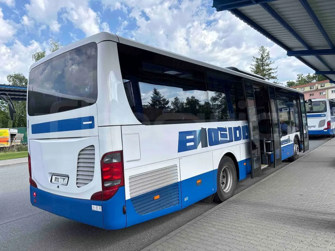 Setra S415 - 3/4 right rear doors open