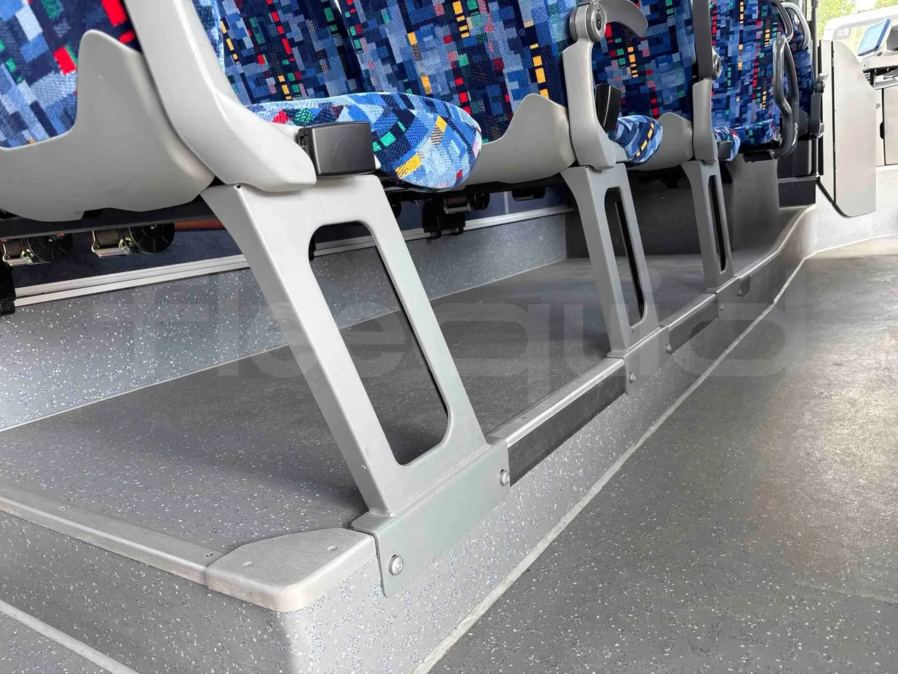 Setra S415 - seat brackets photo