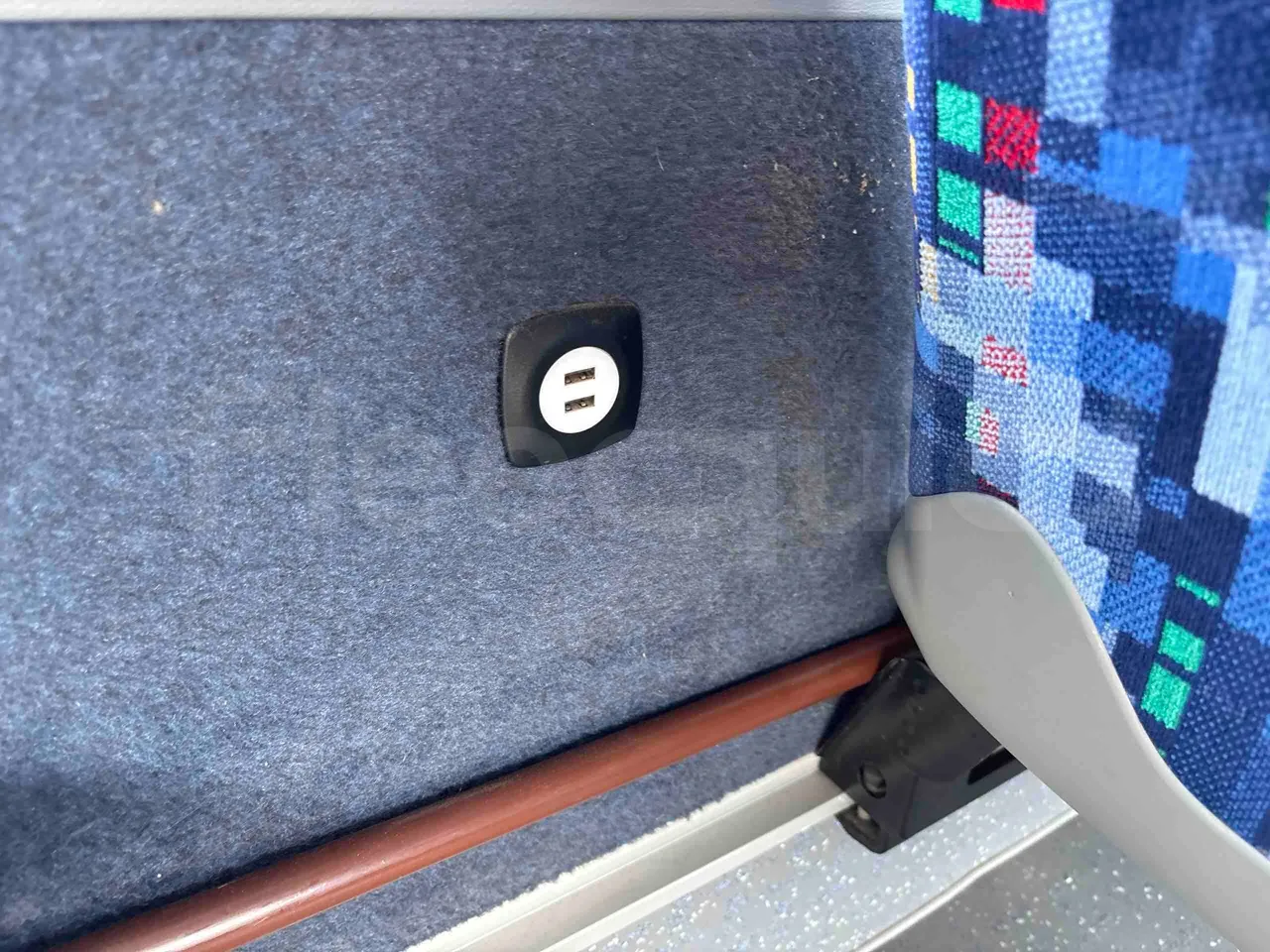 Setra S415 - usb charging detail