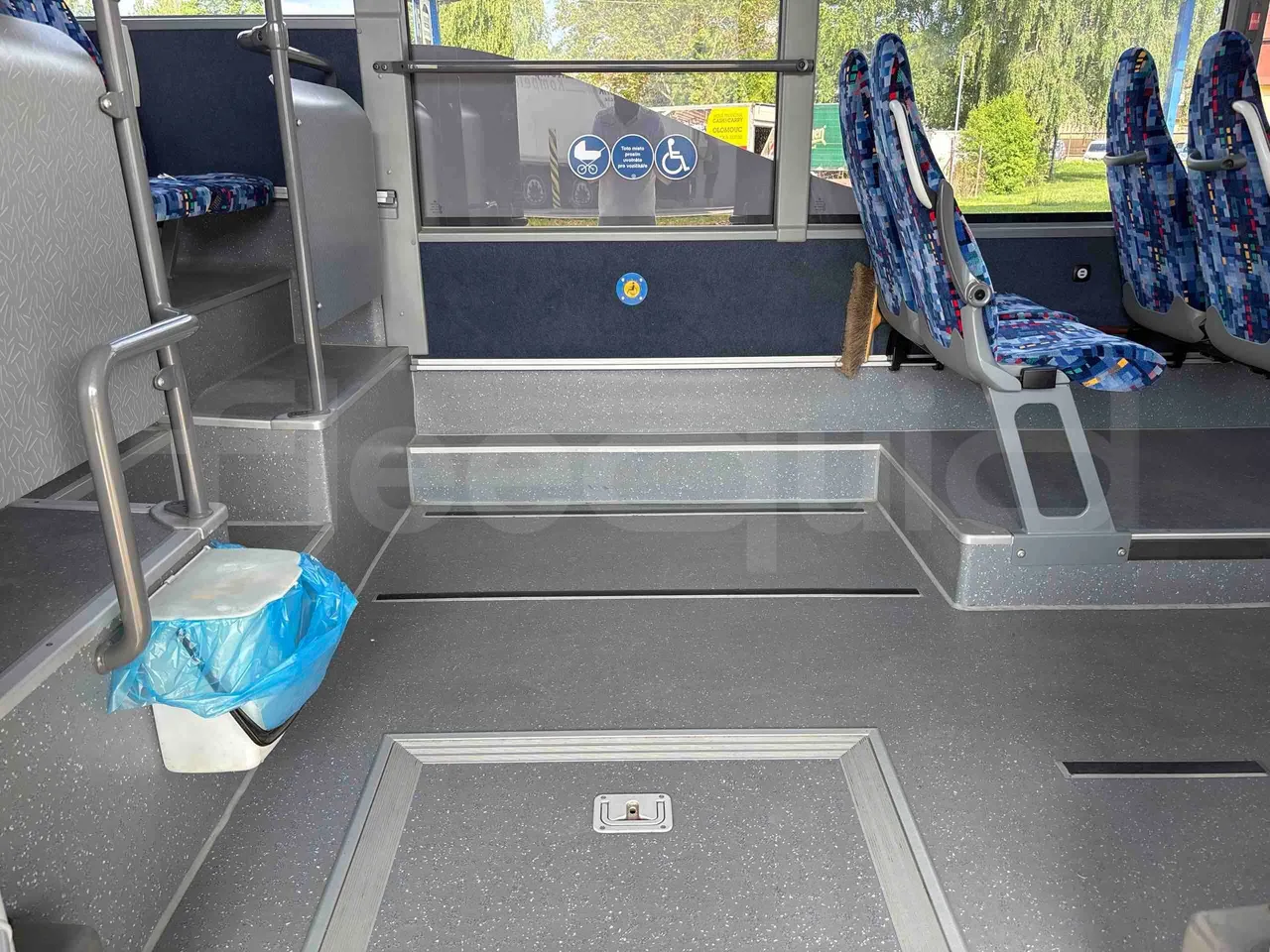 Setra S415 - disabled area photo