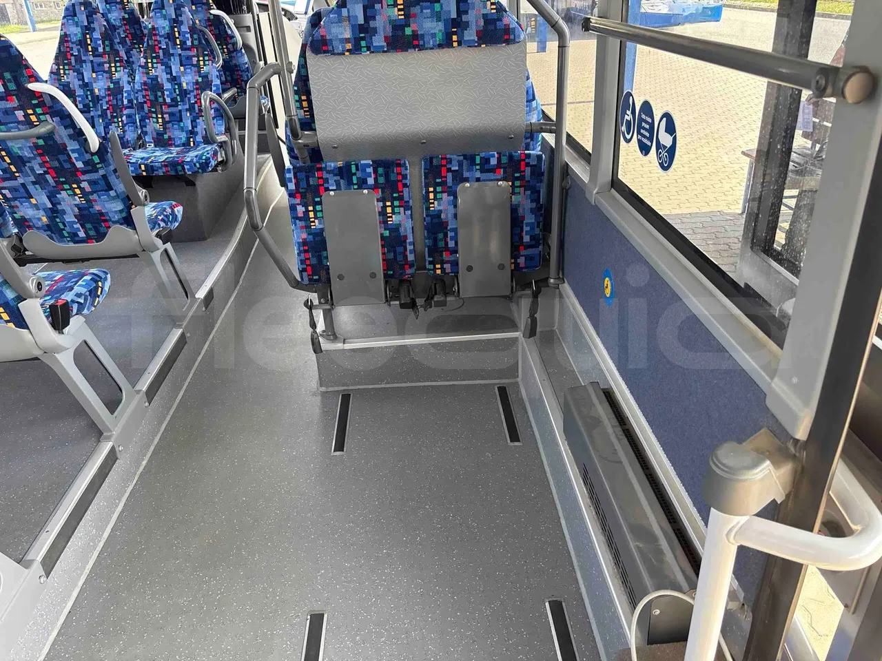 Setra S415 - folding seat photo