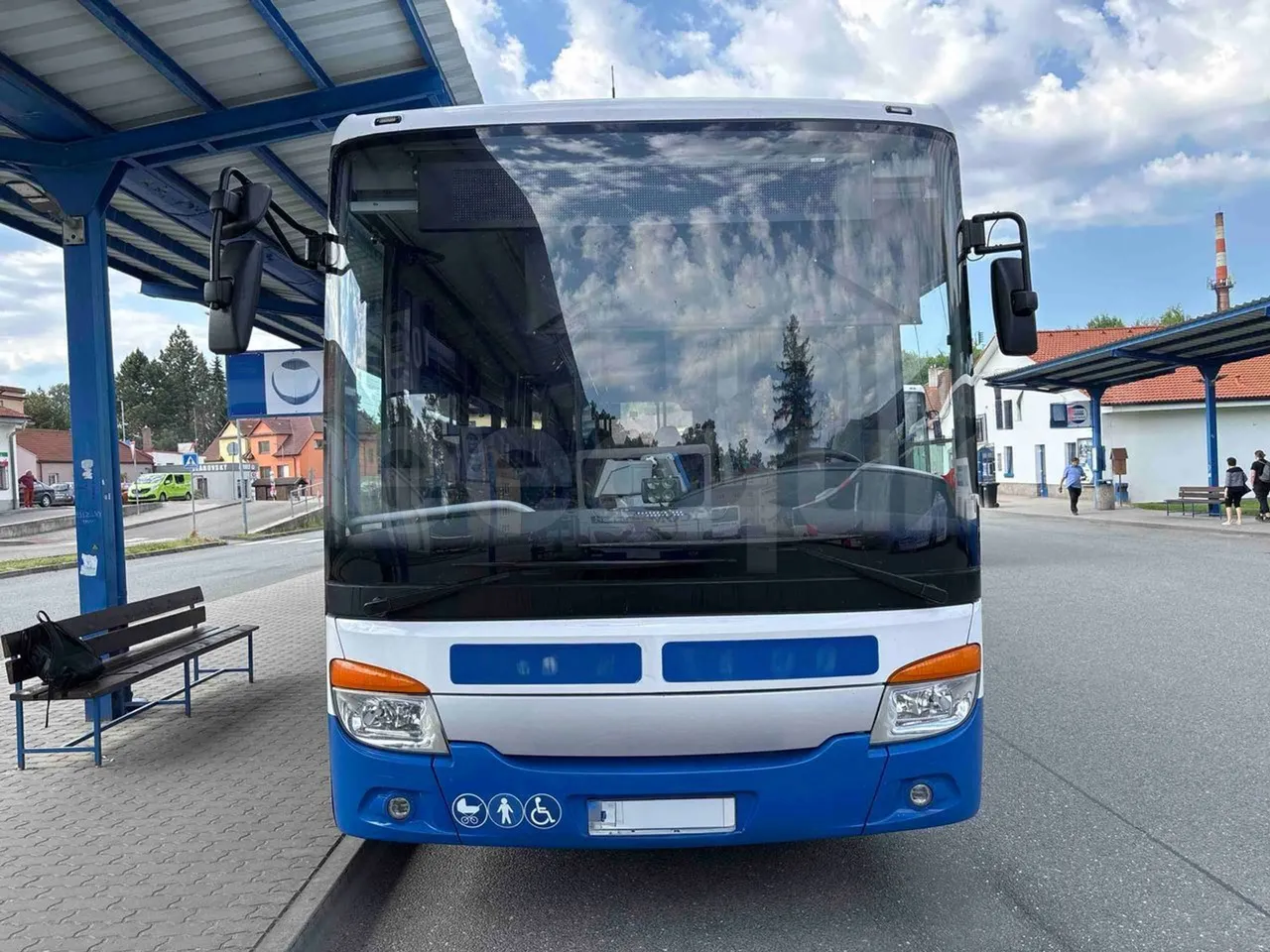 Setra S415 - front photo