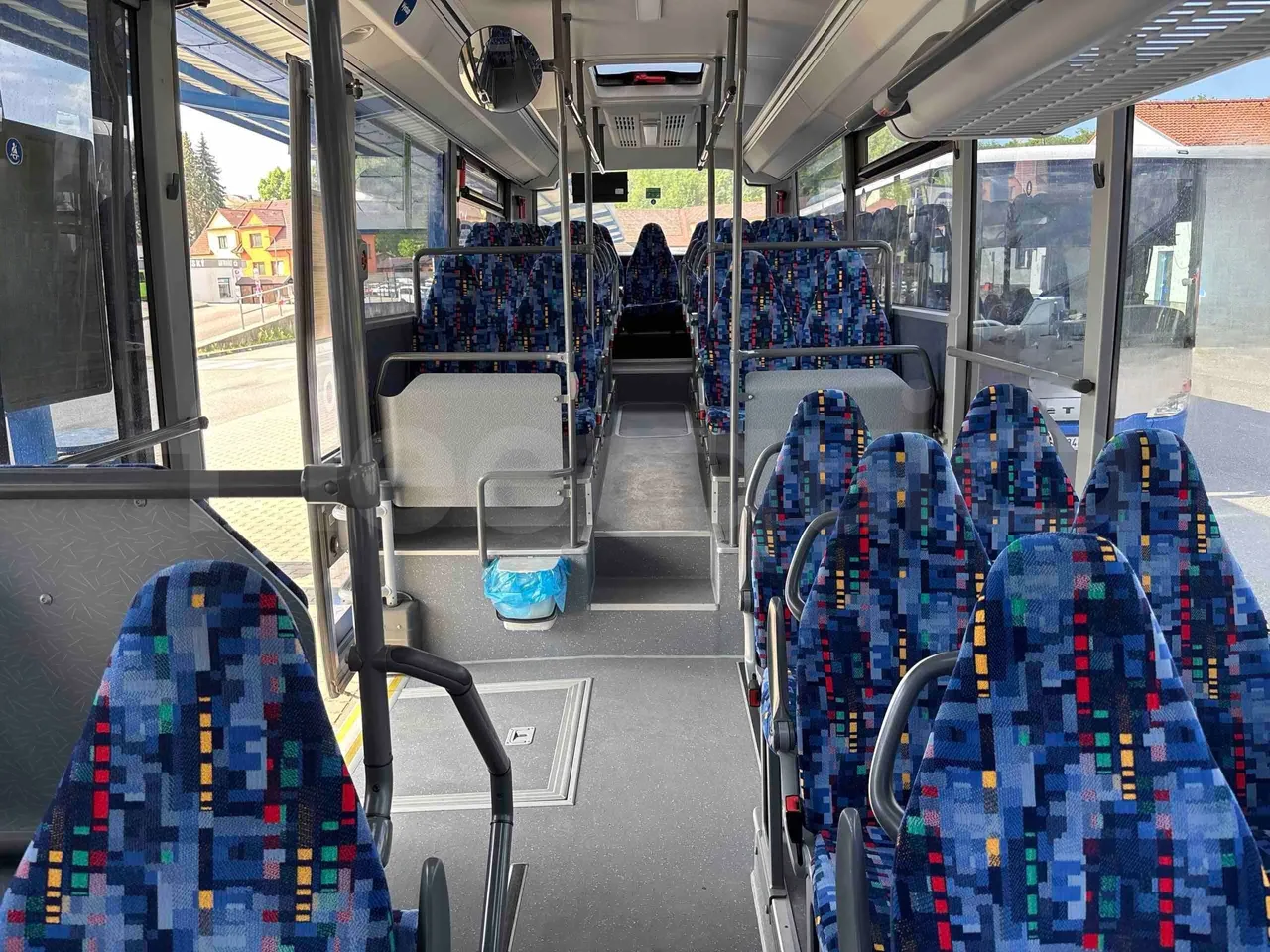 Setra S415 - reverse view middle aisle