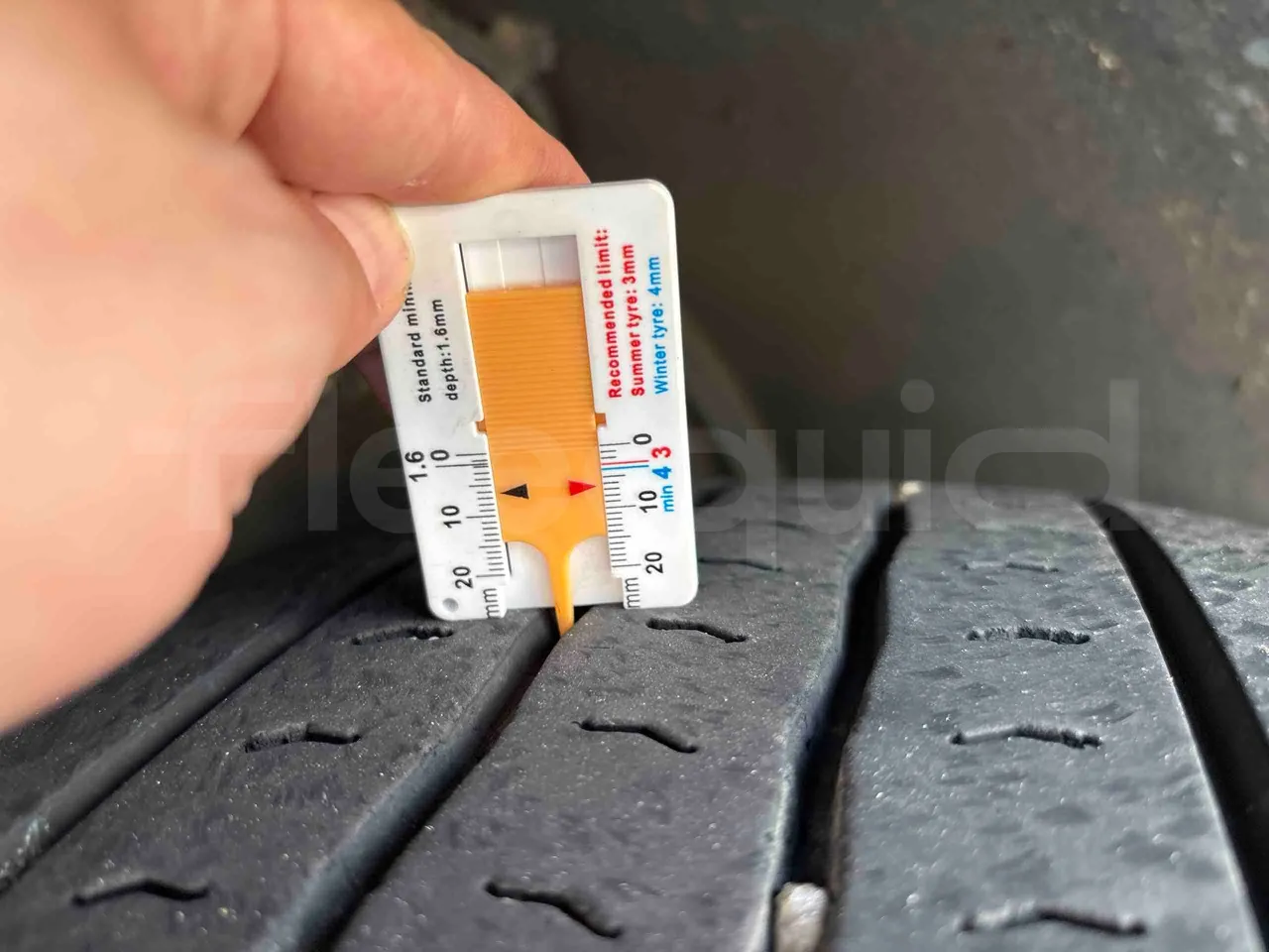Setra S415 - tread condition front tires left