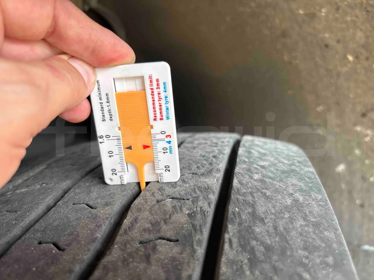 Setra S415 - tread condition front tires right