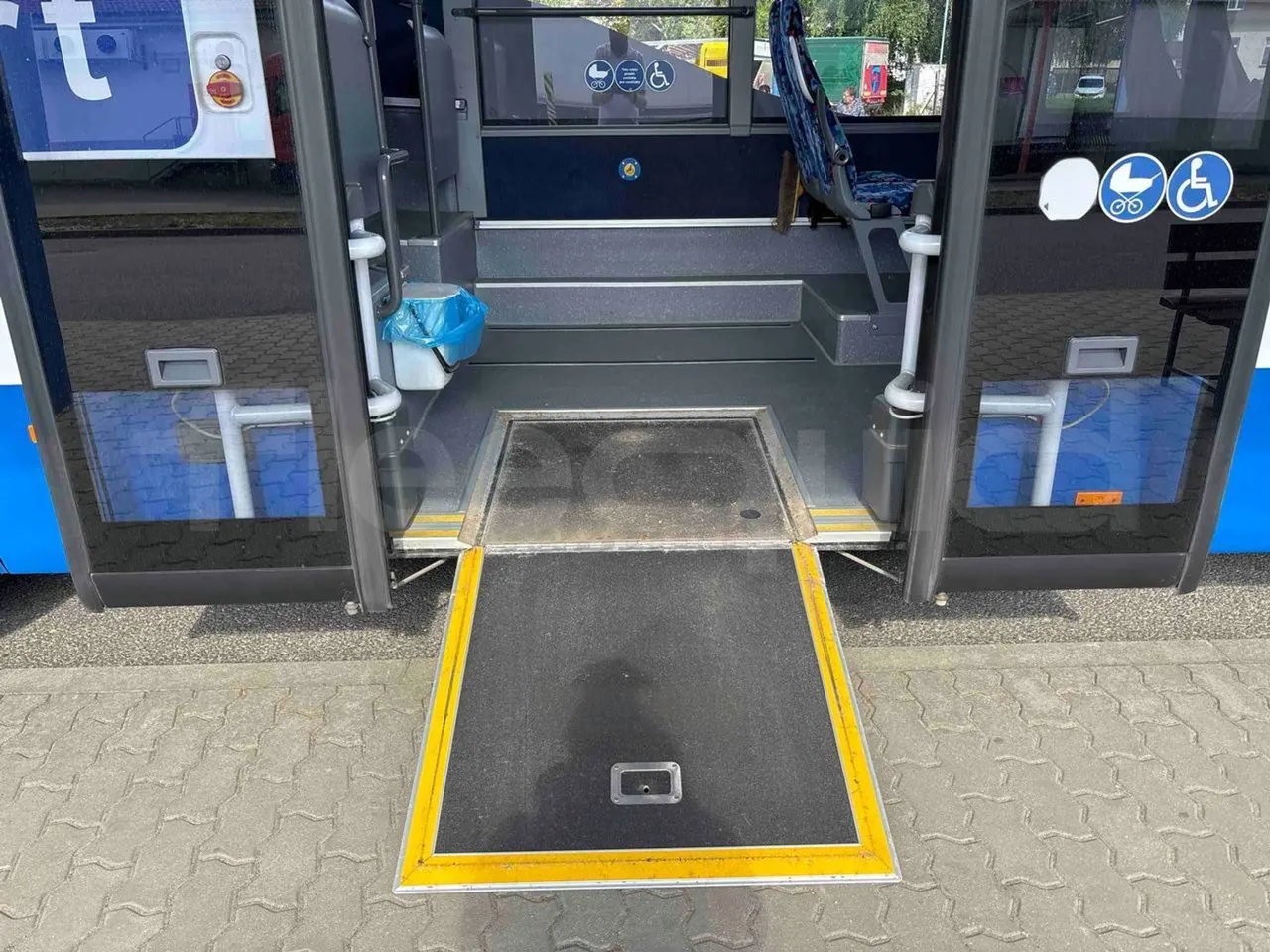 Setra S415 - platform open photo