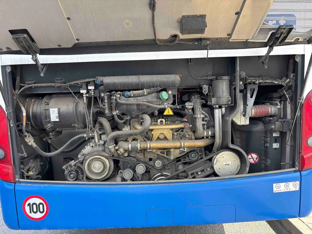 Setra S415 - rear hatch open