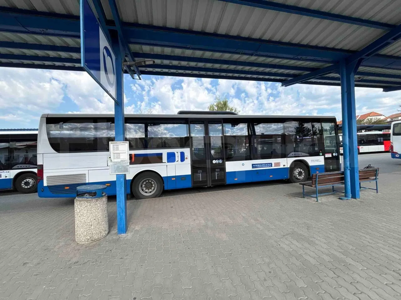 Setra S415 - right side doors closed