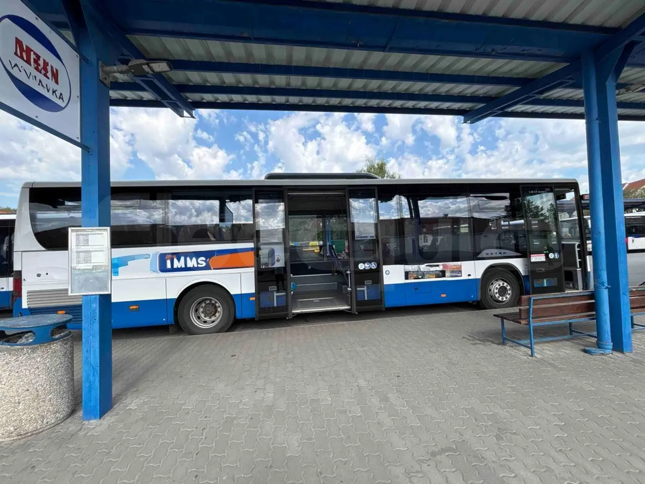 Setra S415 - right side doors open