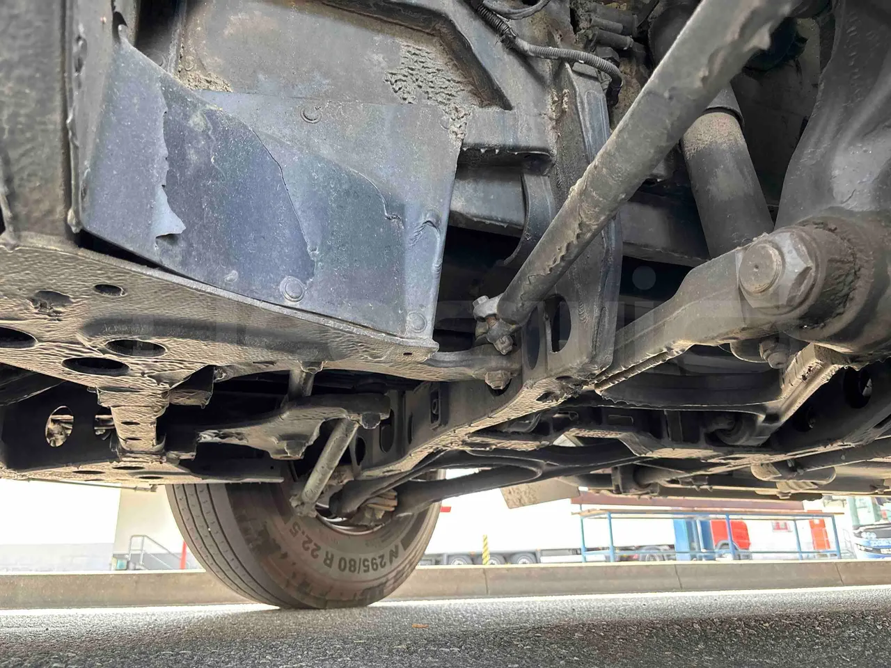 Setra S415 - front axle left side
