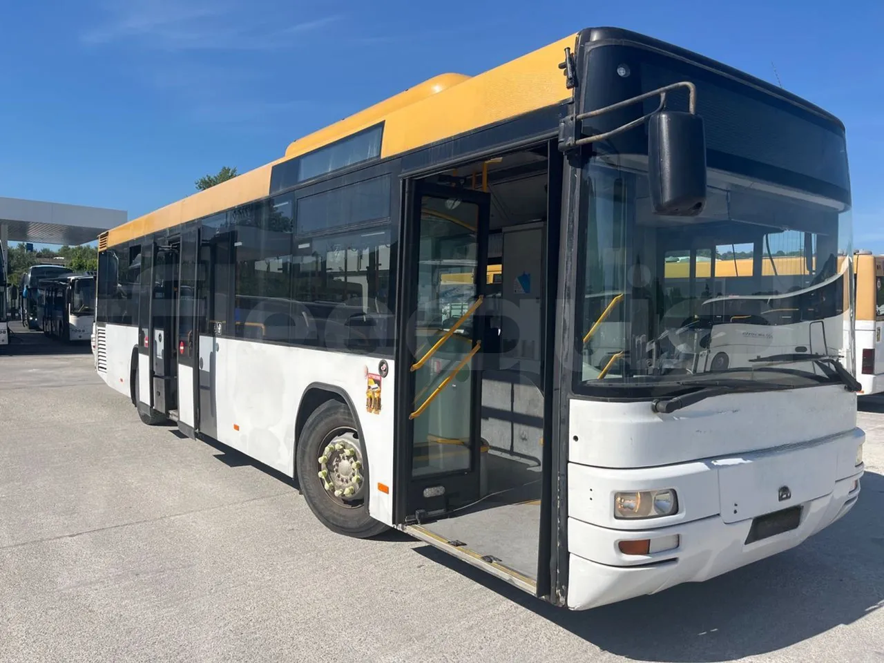 Man Lion's City T A78 - EUR4 - 191kW - 11.857m - 3/4 right front doors open