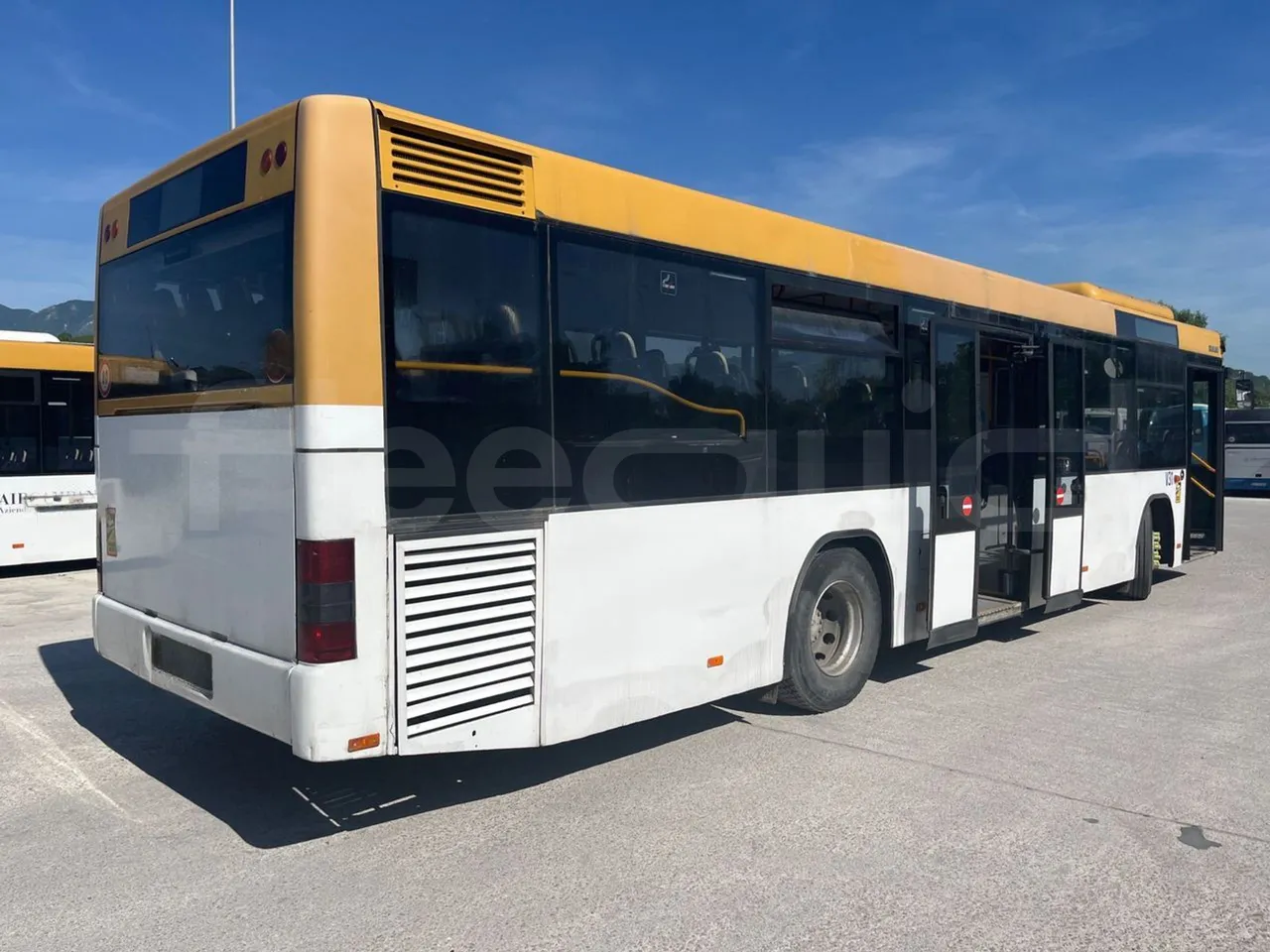Man Lion's City T A78 - EUR4 - 191kW - 11.857m - 3/4 right rear doors open
