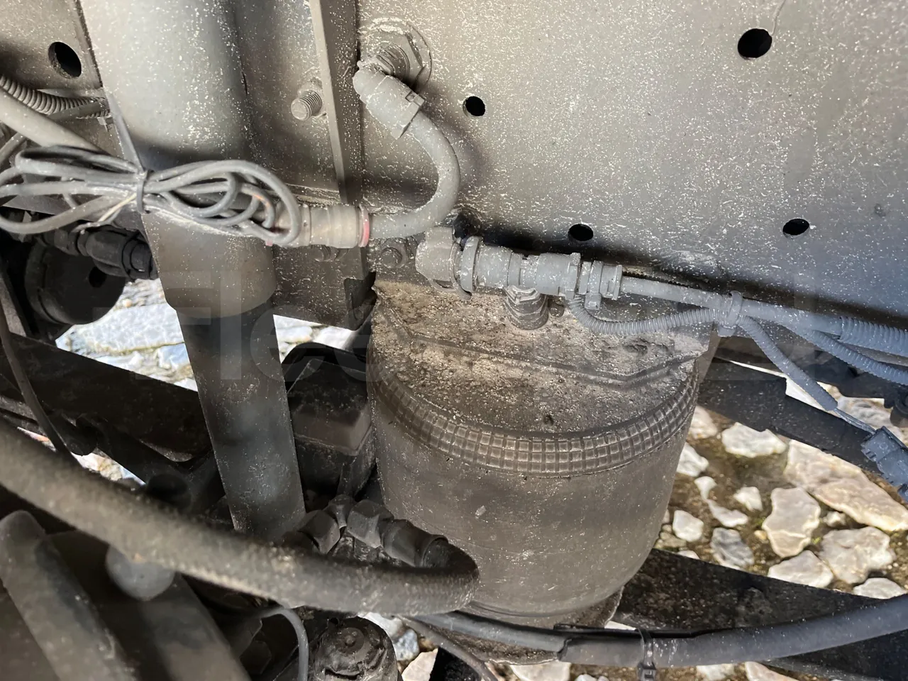 Iveco Andecar VII.3 BF150GDR - Euro4 - 185kW - 10.100mt - front air springs right