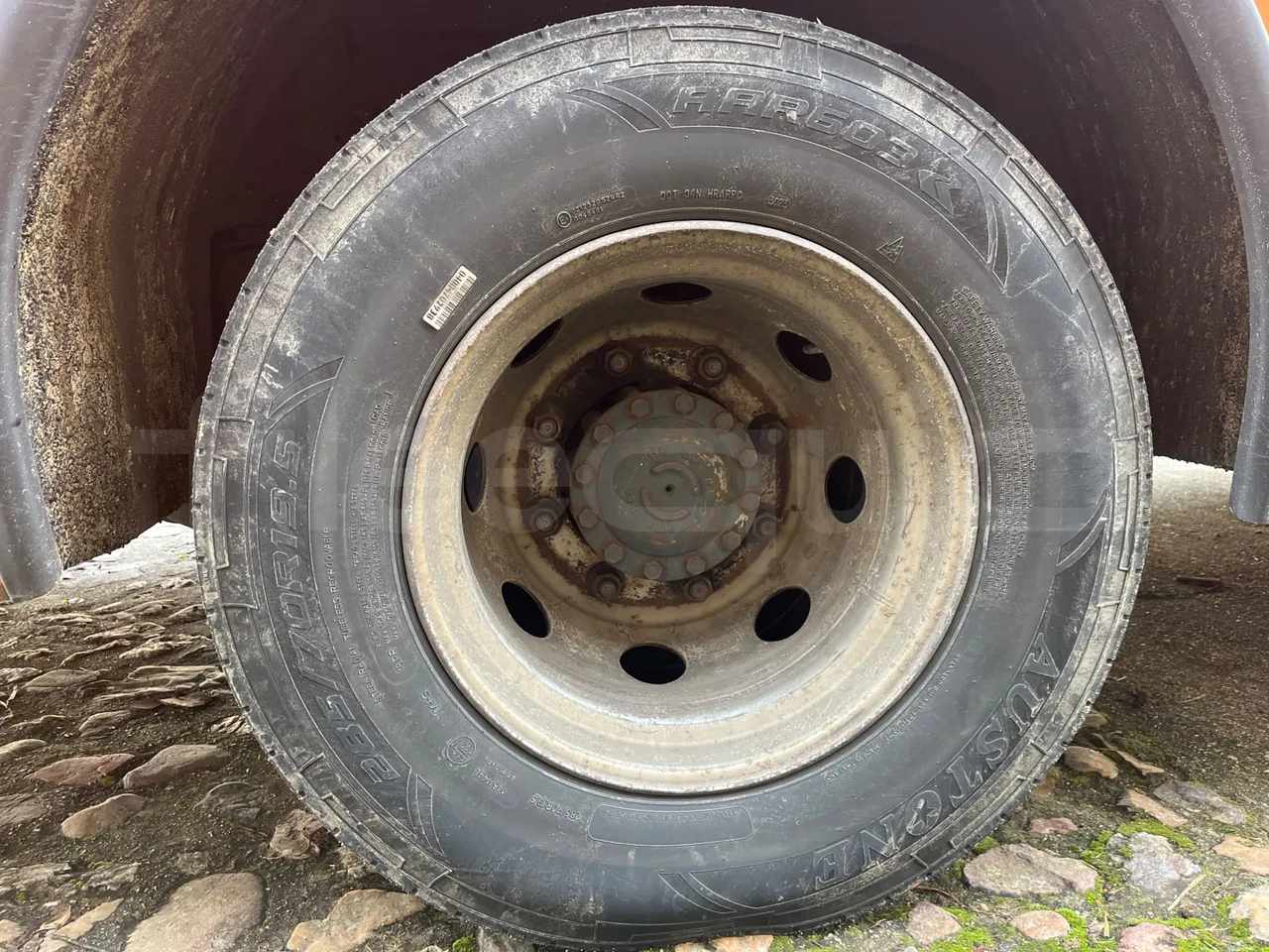Iveco Andecar VII.3 BF150GDR - Euro4 - 185kW - 10.100mt - tread condition front tires left