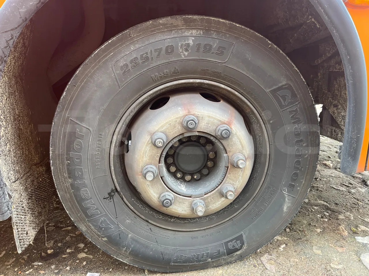 Iveco Andecar VII.3 BF150GDR - Euro4 - 185kW - 10.100mt - front left tire measurements