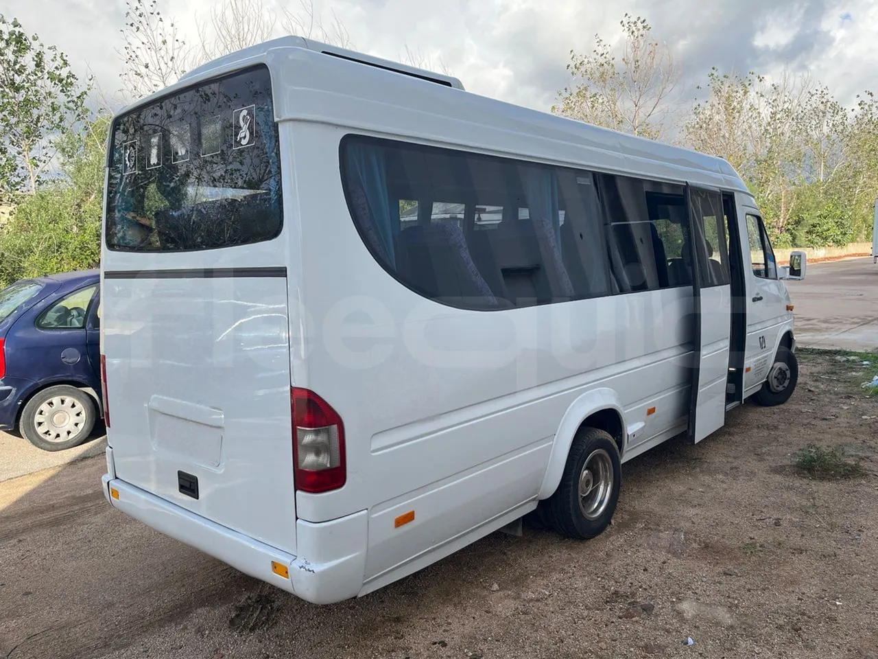 Mercedes-Benz Sprinter 416CD - EUR3 - 115kW - 6.985m - 3/4 right rear doors open