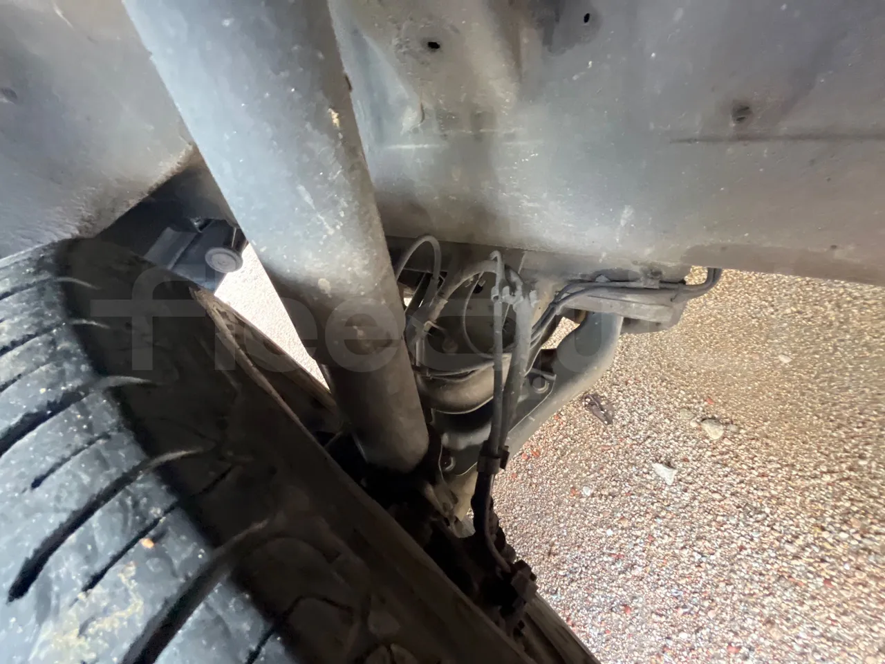 Mercedes-Benz Sprinter 416CD - EUR3 - 115kW - 6.985m - front brake calipers left