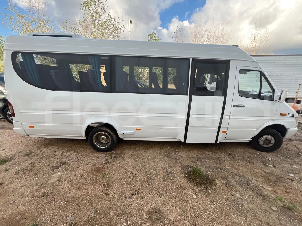 Mercedes-Benz Sprinter 416CD - EUR3 - 115kW - 6.985m - right side doors closed
