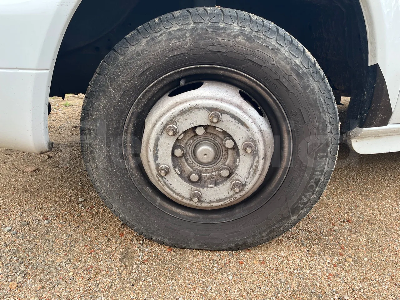 Mercedes-Benz Sprinter 416CD - EUR3 - 115kW - 6.985m - front left tire measurements