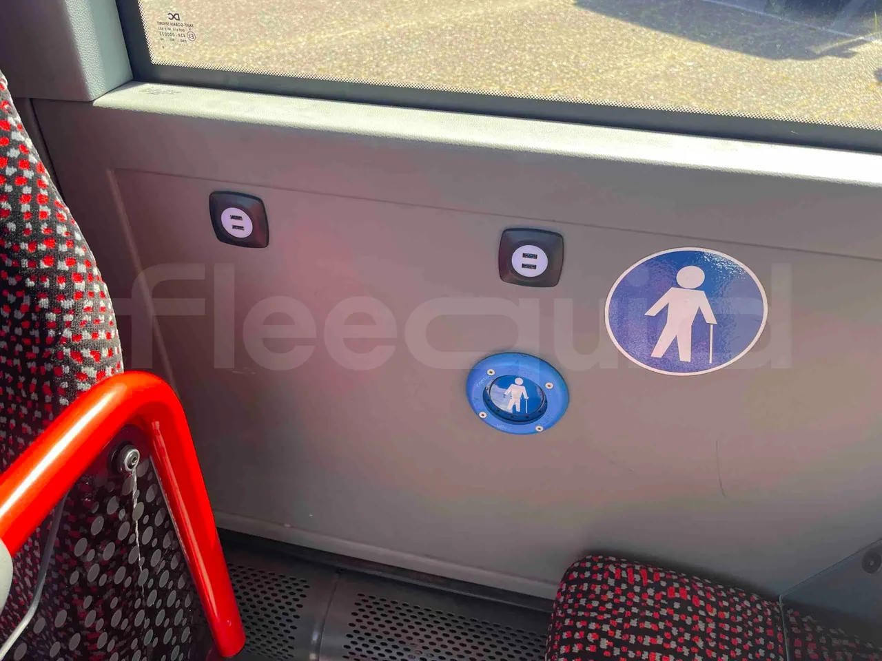Mercedes-Benz Citaro - usb charging detail