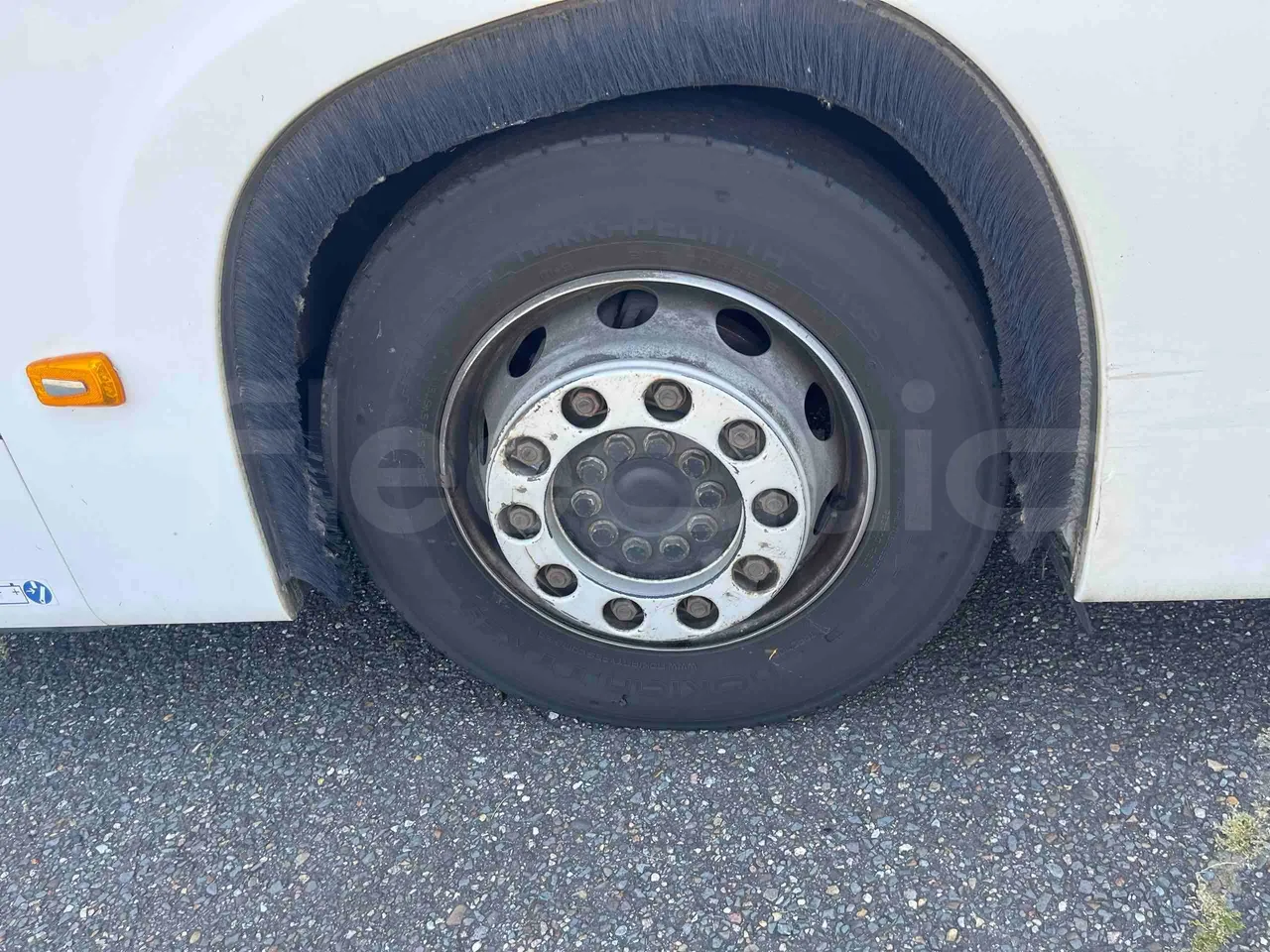 Mercedes-Benz Citaro - tread condition front tires left