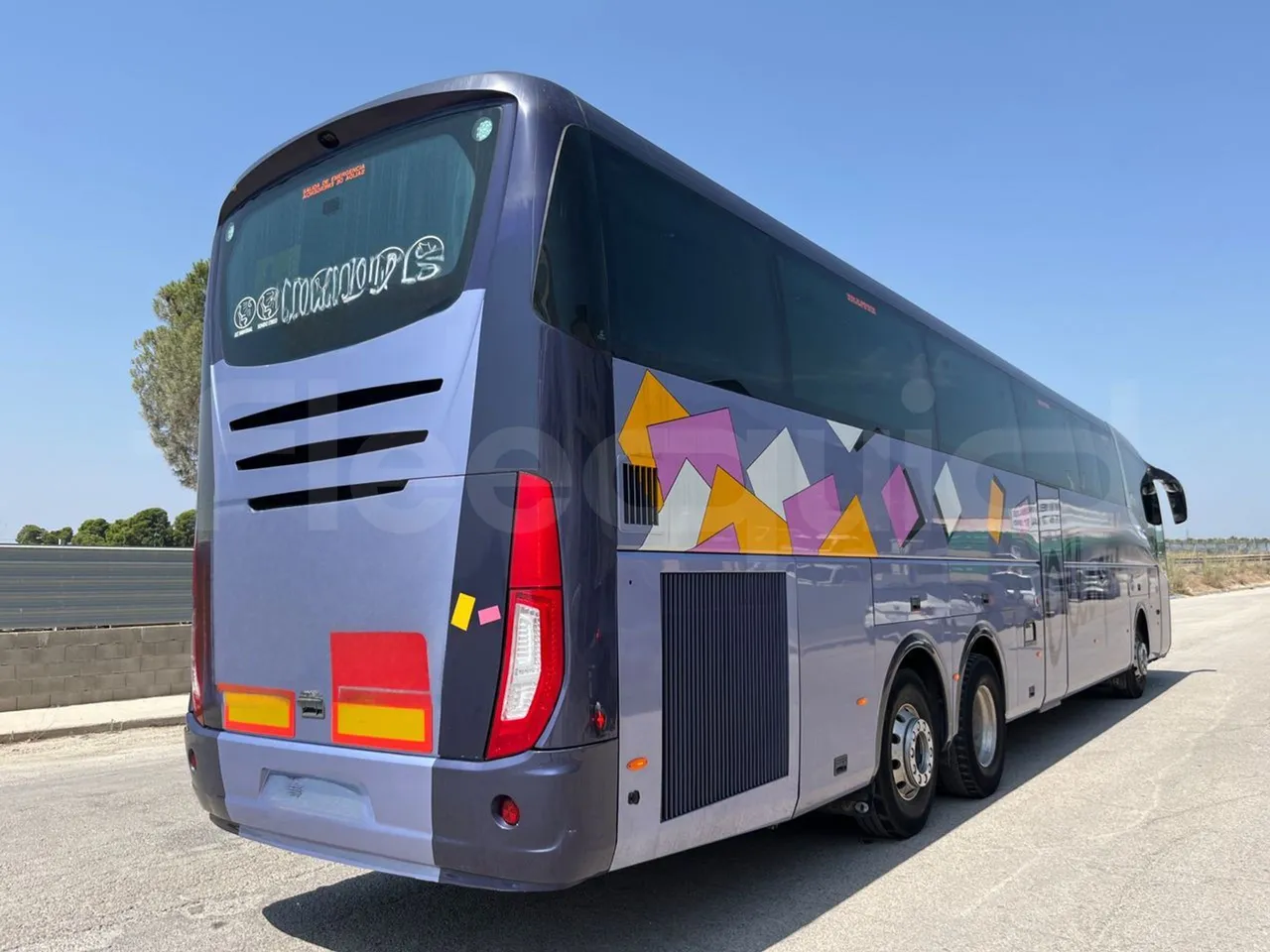 Irizar i6 14.5.37-EUR5-14.98m-345Kw - 3/4 right rear doors closed