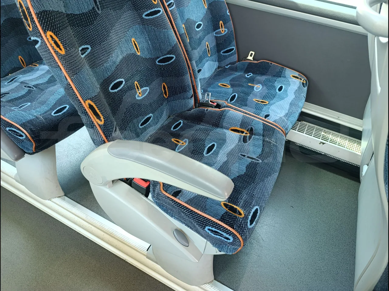Irizar i6 14.5.37-EUR5-14.98m-345Kw - armrest detail photo