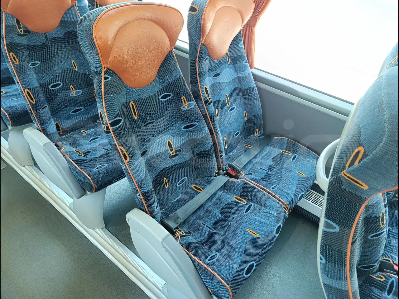 Irizar i6 14.5.37-EUR5-14.98m-345Kw - central seat safety belt