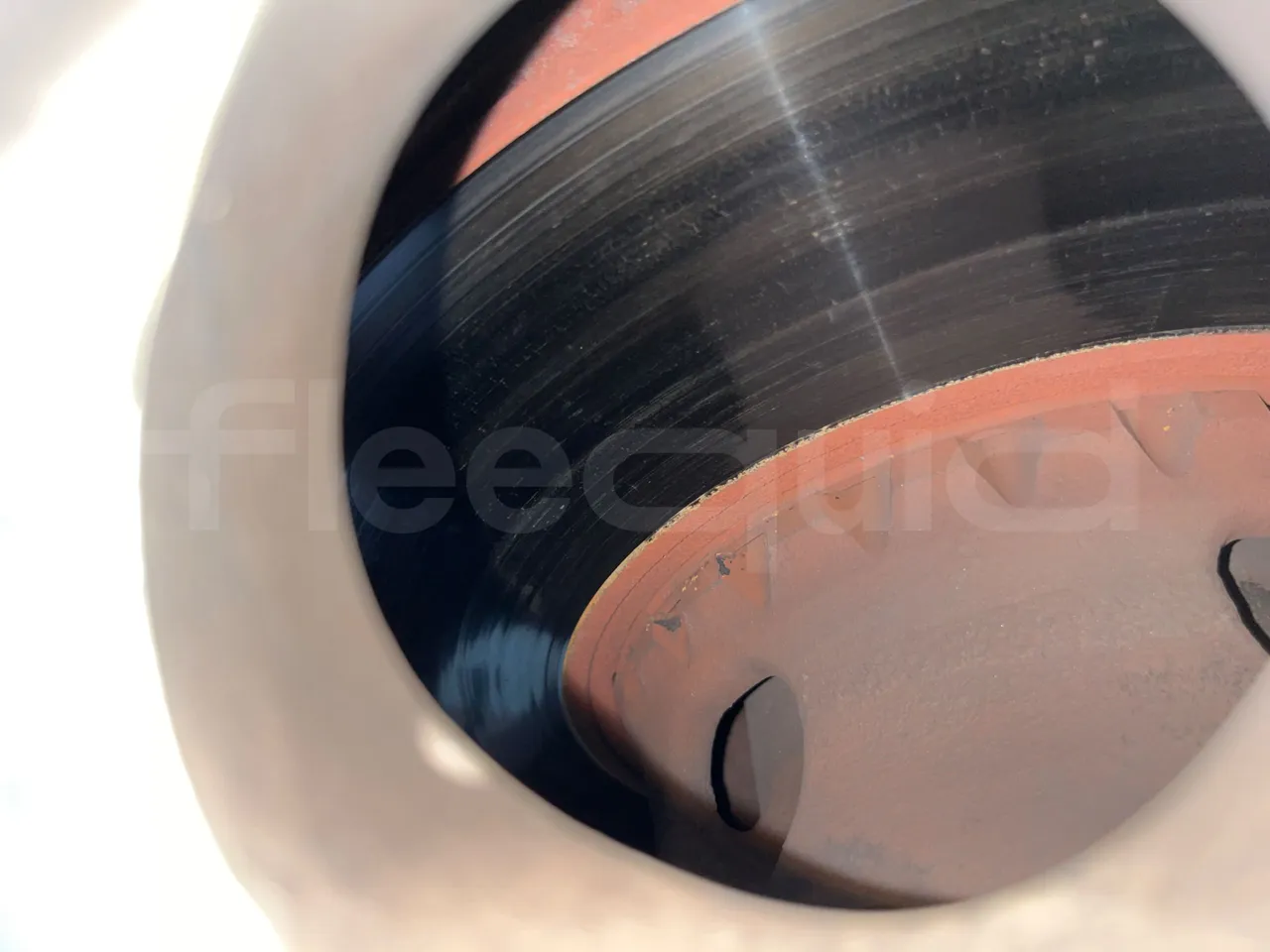 Irizar i6 14.5.37-EUR5-14.98m-345Kw - front discs right