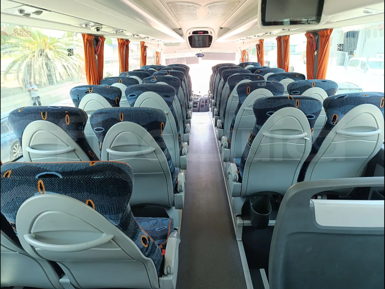 Irizar i6 14.5.37-EUR5-14.98m-345Kw - forward view middle aisle