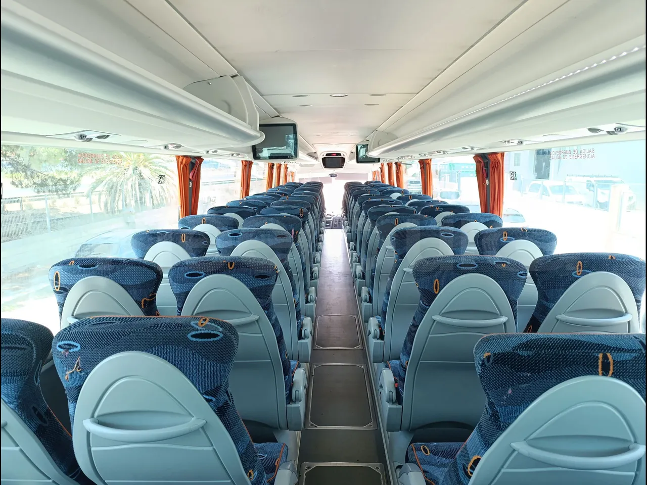 Irizar i6 14.5.37-EUR5-14.98m-345Kw - forward view all seats last row height