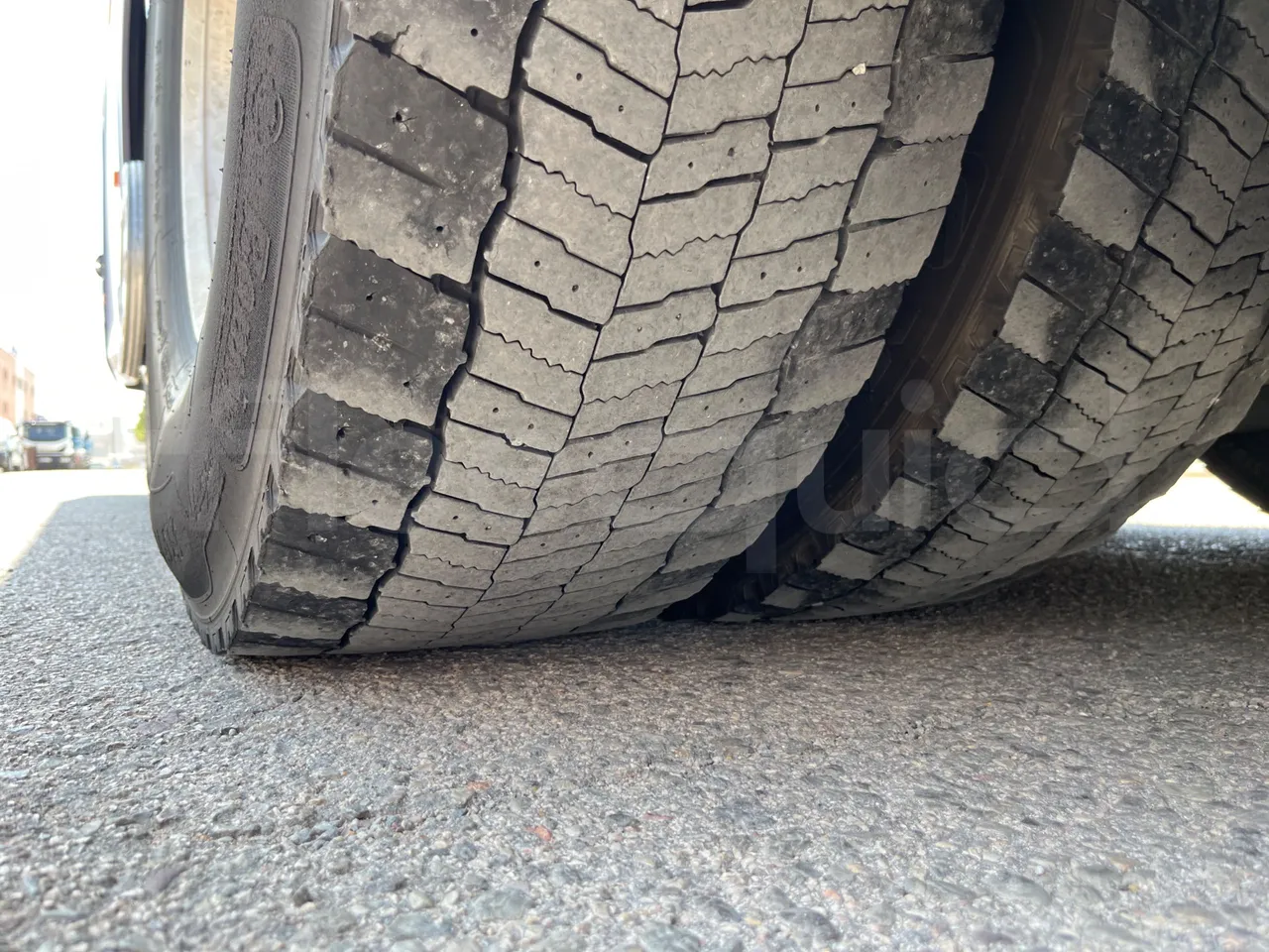 Irizar i6 14.5.37-EUR5-14.98m-345Kw - tread condition front tires left