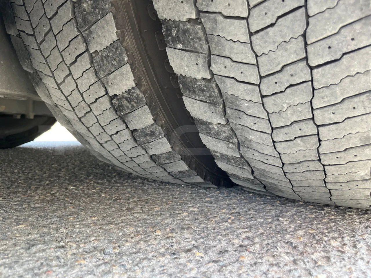 Irizar i6 14.5.37-EUR5-14.98m-345Kw - tread condition second axle tires right