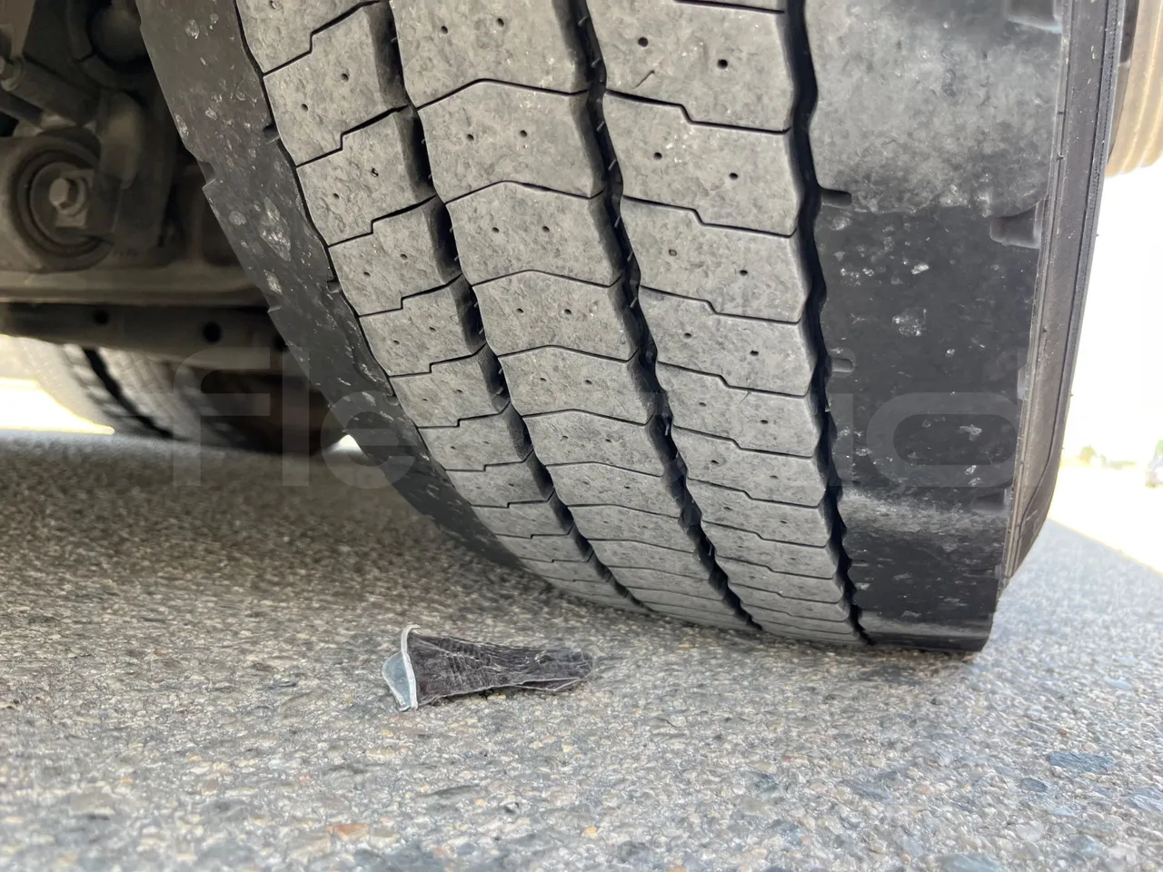 Irizar i6 14.5.37-EUR5-14.98m-345Kw - tread condition third axle tires left