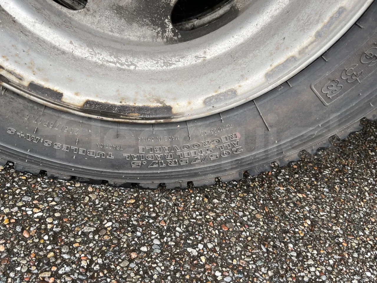 Salvador Caetano Optimo BB50L - Euro3 - 100kW - 7.586mt - tread condition front tires right